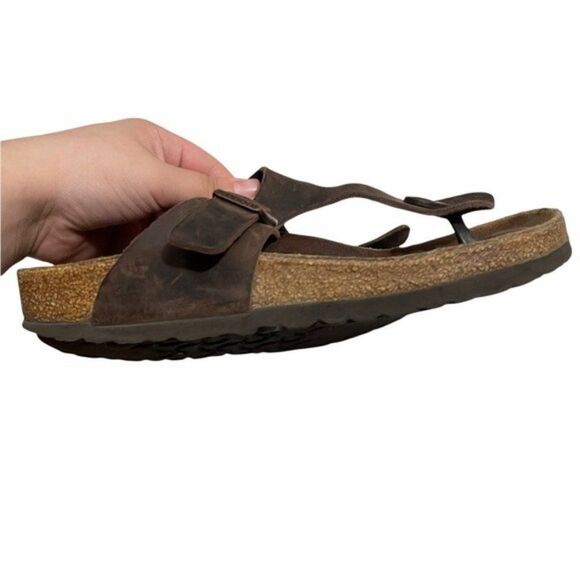 Birkenstock Gizeh Leather T-Strap Sandals - Picture 5 of 7